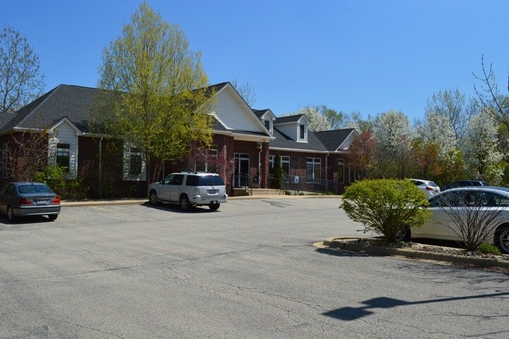 181 S Lincolnway, North Aurora, IL à vendre - Photo de l’immeuble – Image 2 sur 20