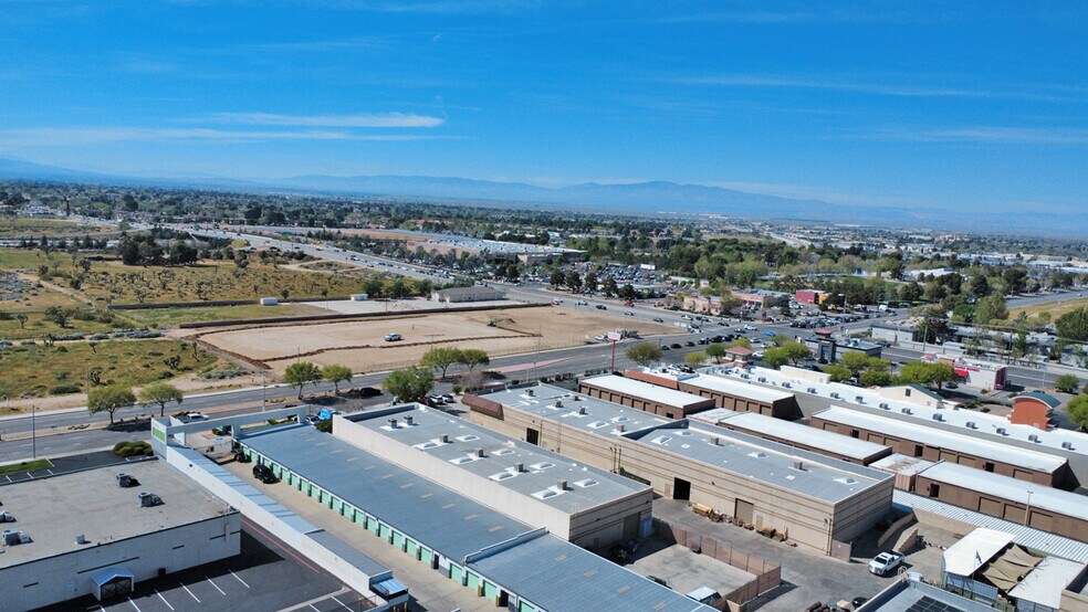42704 10th St W, Lancaster, CA à louer - Photo de l’immeuble – Image 2 sur 5