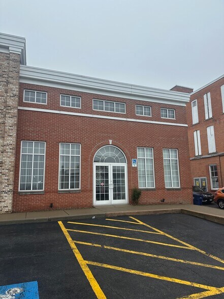 175 Walnut St, Lockport, NY à louer - Photo de l’immeuble – Image 3 sur 25
