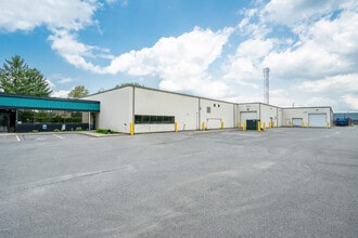 47 Antares Dr, Ottawa, ON à louer Photo de l’immeuble– Image 2 sur 8