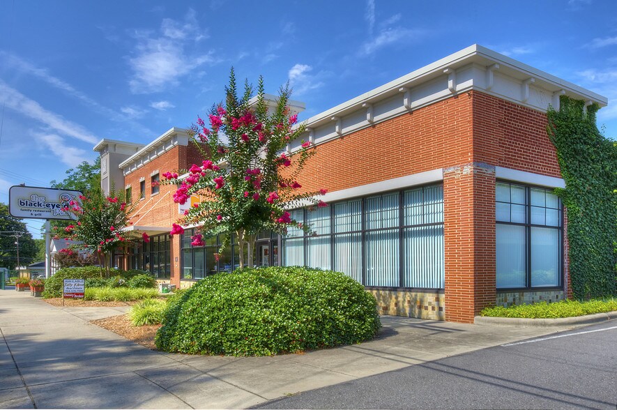 425-427 E Statesville Ave, Mooresville, NC à louer - Photo de l’immeuble – Image 3 sur 4