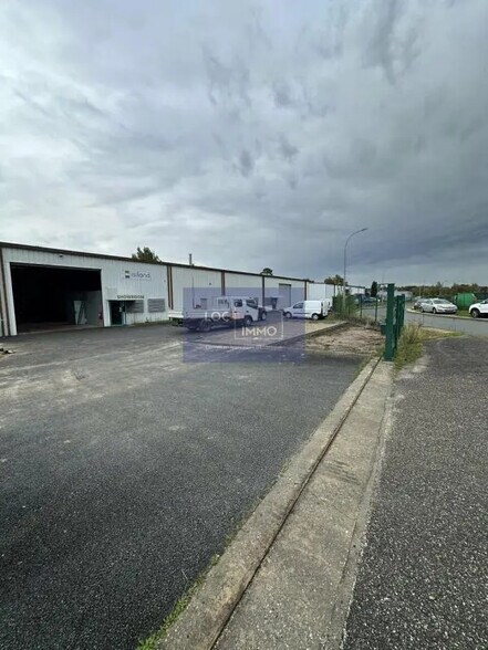 Industriel/Logistique dans Eysines à louer - Photo de l’immeuble – Image 2 sur 4