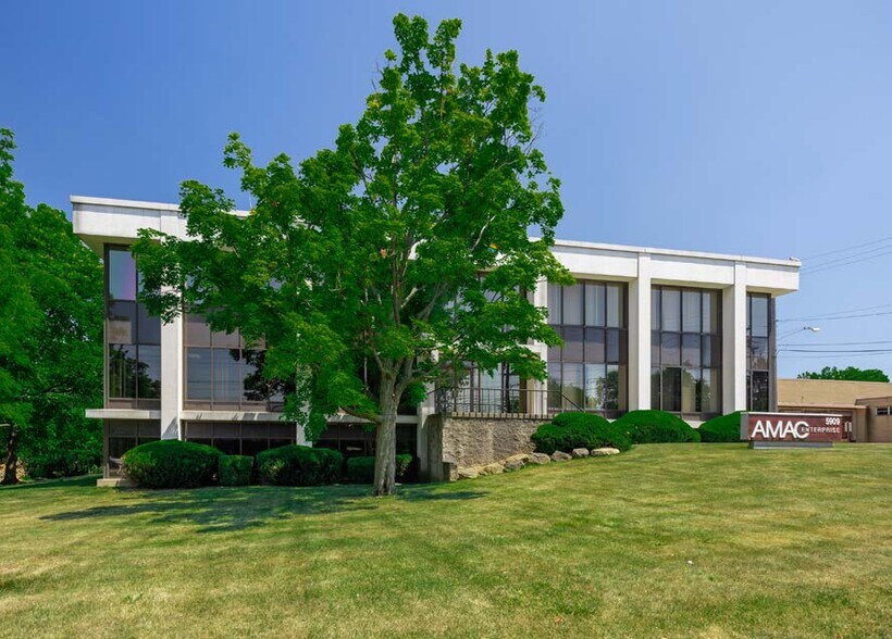 5909 W 130th St, Parma, OH à vendre - Photo de l’immeuble – Image 2 sur 3