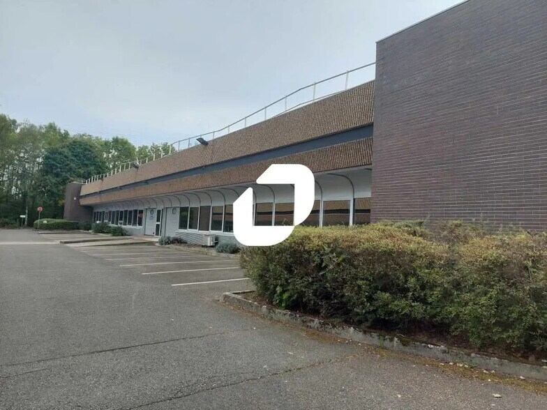 Local d’activités dans Trappes à louer - Photo de l’immeuble – Image 1 sur 19