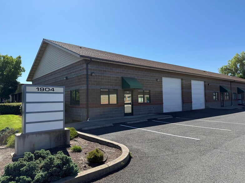 1904 United Way, Medford, OR à louer - Photo de l’immeuble – Image 1 sur 9