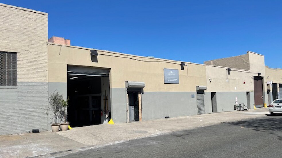 4548 37th St, Long Island City, NY à louer - Photo de l’immeuble – Image 1 sur 2