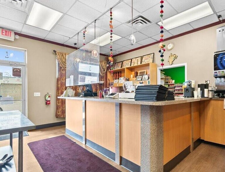 1060 Trowbridge Rd, East Lansing, MI à vendre - Photo de l’immeuble – Image 2 sur 17