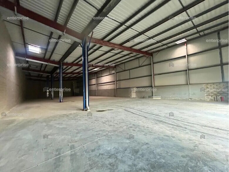 Local commercial dans Compiègne à louer - Photo de l’immeuble – Image 2 sur 4