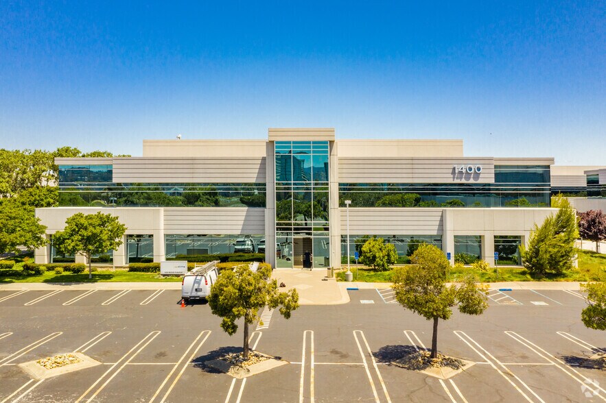 1400 Bridge Pky, Redwood City, CA à louer - Photo de l’immeuble – Image 3 sur 14