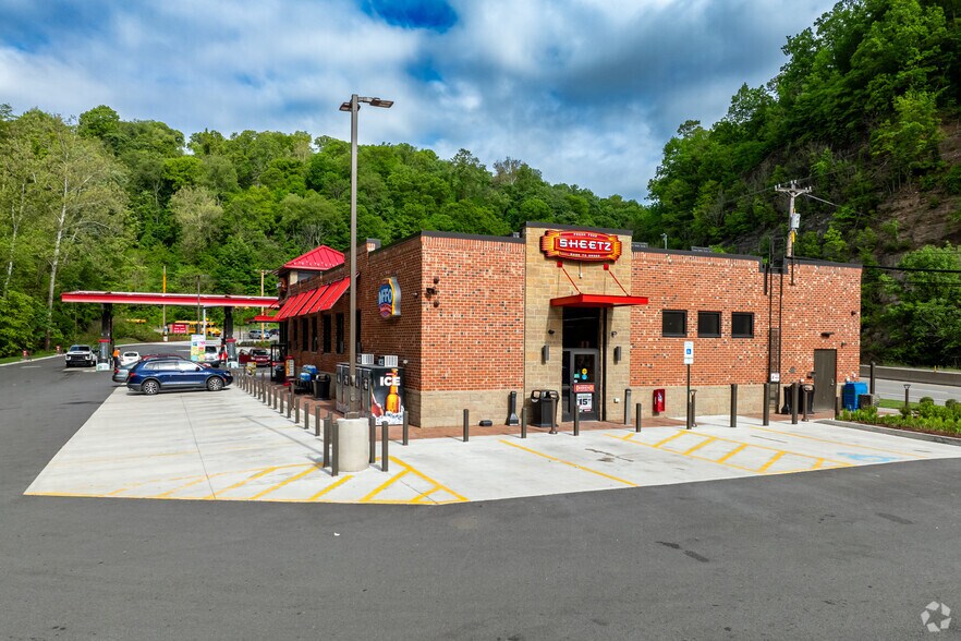 4875 University Blvd, Coraopolis, PA à vendre - Photo de l’immeuble – Image 3 sur 5