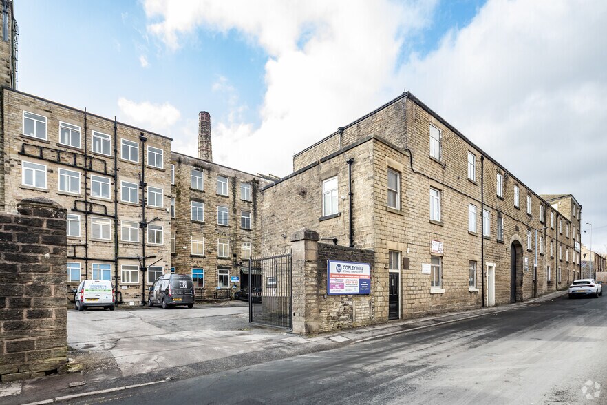 Huddersfield Rd, Stalybridge à louer - Photo de l’immeuble – Image 2 sur 4