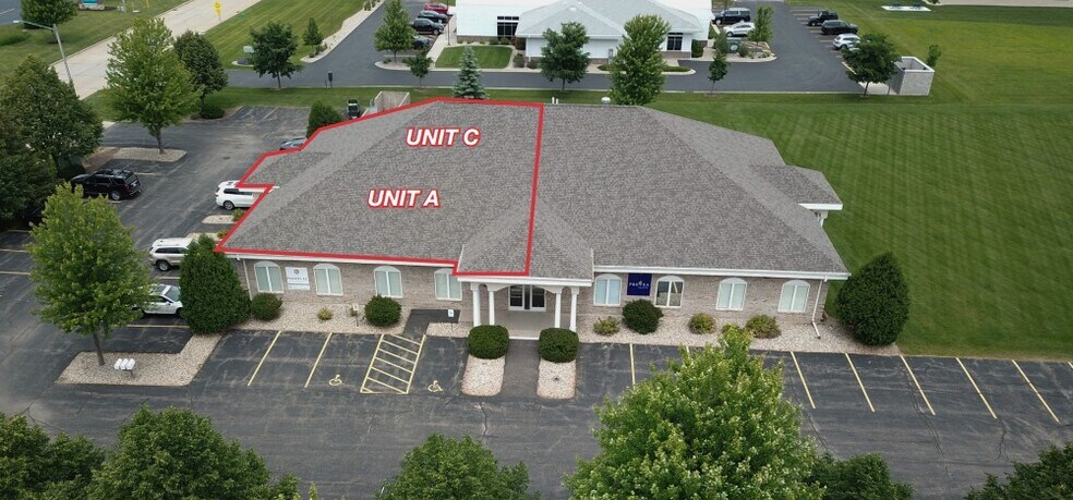 2700 E Enterprise Ave, Appleton, WI à louer - Photo de l’immeuble – Image 2 sur 8