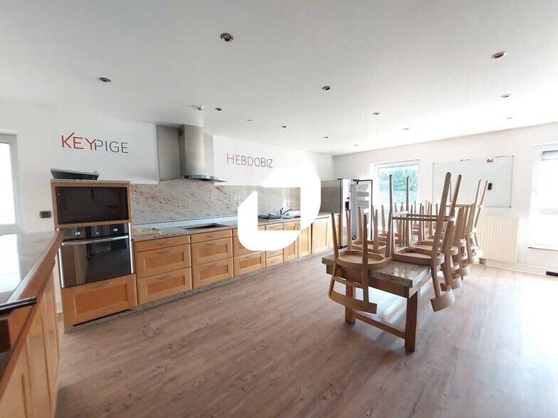 Bureau dans Voisins-le-Bretonneux à vendre - Photo intérieure – Image 3 sur 10