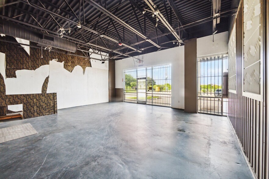 8620 Grand Mission Blvd, Richmond, TX à louer - Photo de l’immeuble – Image 2 sur 11