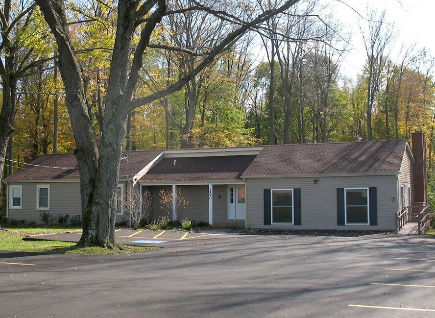 3490 Ridgewood Rd, Akron, OH à louer Photo principale– Image 1 sur 4