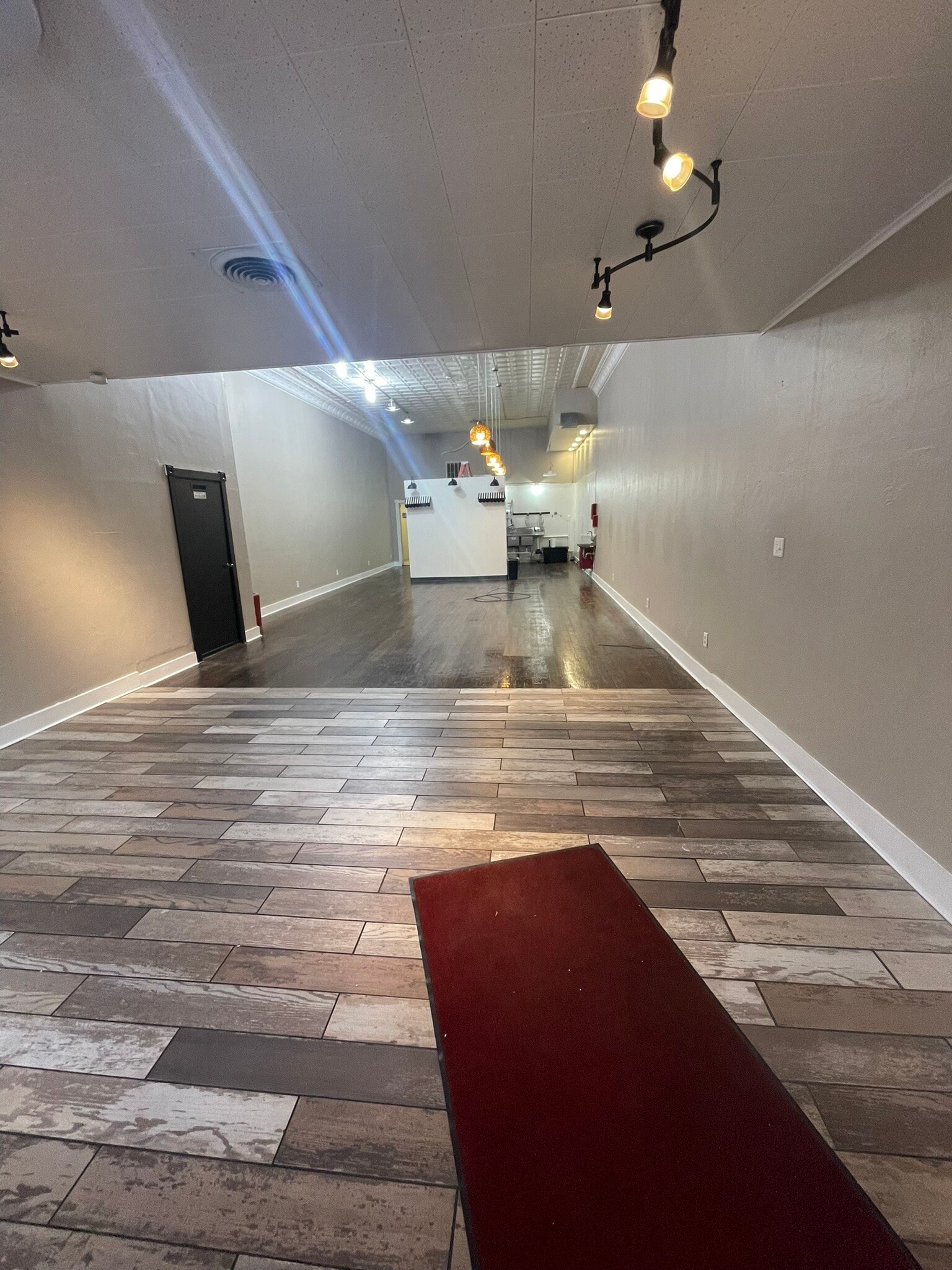 522 S Main St, Elkhart, IN à louer Photo intérieure– Image 1 sur 16