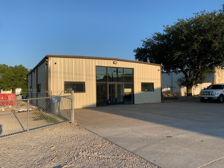 5001 Dexham Rd, Rowlett, TX à louer - Photo de l’immeuble – Image 3 sur 11