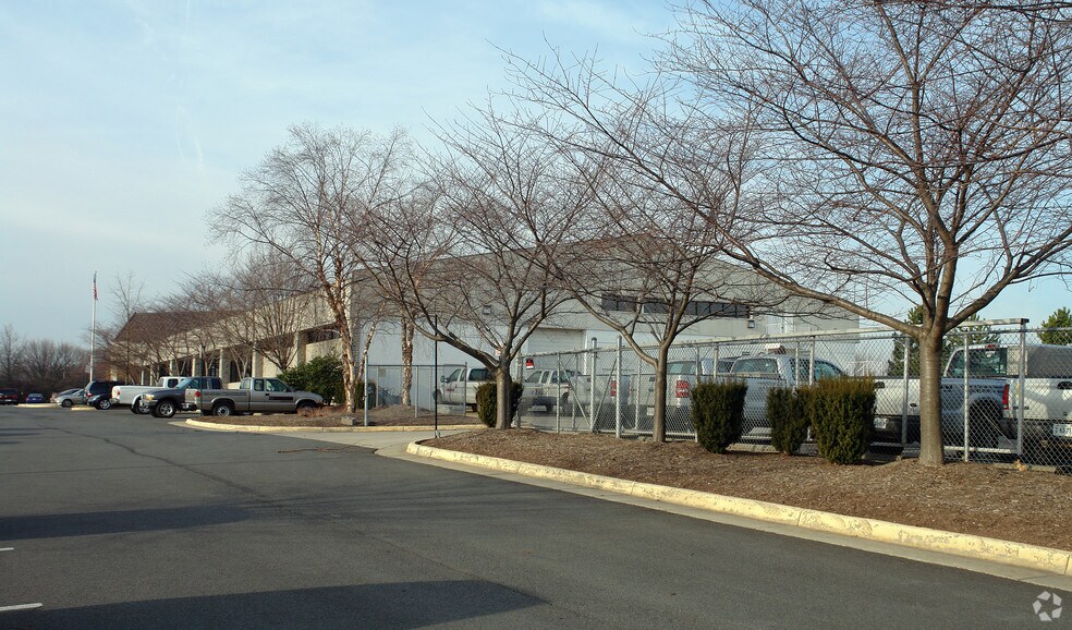 4160 Pleasant Valley Rd, Chantilly, VA à vendre - Photo de l’immeuble – Image 3 sur 5