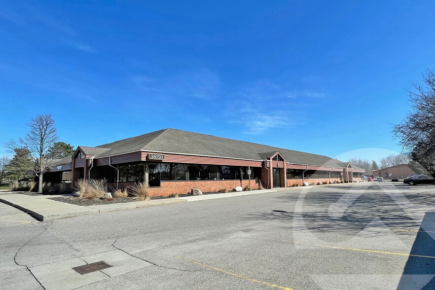 36150 Dequindre Rd, Sterling Heights, MI à louer - Photo principale – Image 1 sur 1
