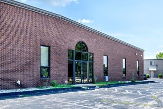 617 Cepi Dr, Chesterfield, MO à louer Photo intérieure– Image 1 sur 28