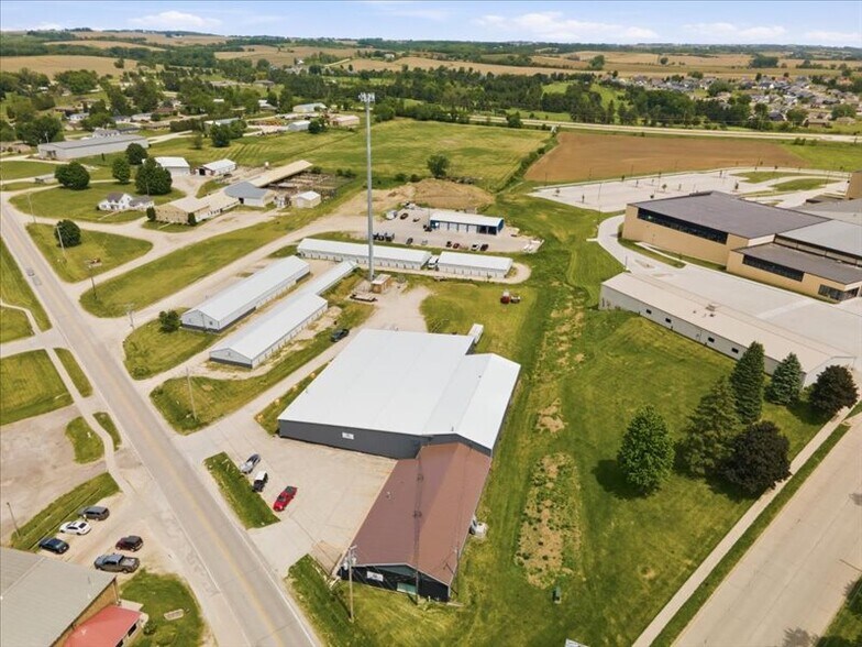 301 Old Dubuque Rd, Anamosa, IA à vendre - Photo de l’immeuble – Image 2 sur 21
