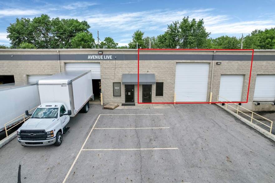 2135 S James Rd, Columbus, OH à louer - Photo de l’immeuble – Image 3 sur 25