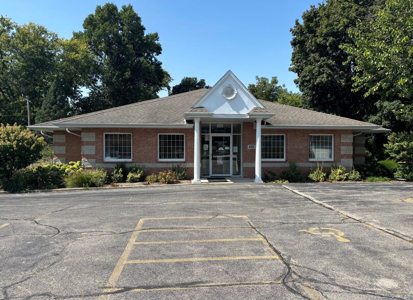 625 S 5th St, Watseka, IL à louer - Photo de l’immeuble – Image 2 sur 14