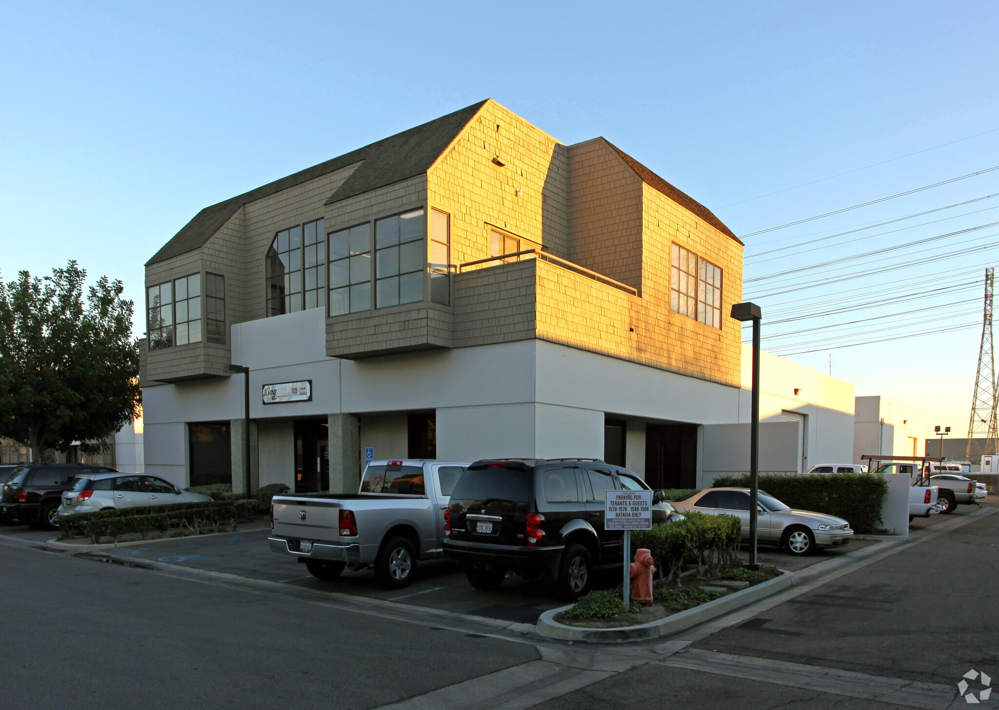 1576 N Batavia St, Orange, CA à vendre Photo de l’immeuble– Image 1 sur 5