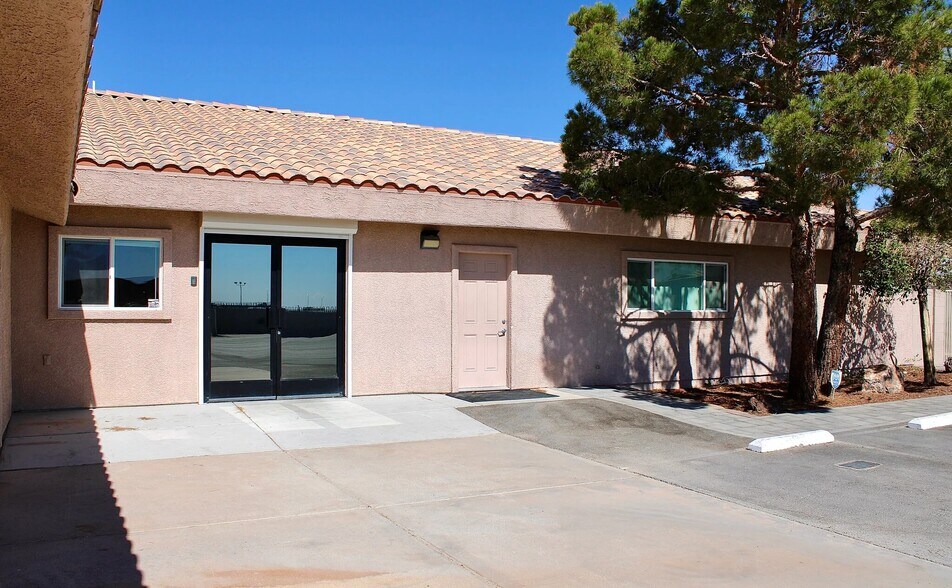 8935 El Camino Rd, Las Vegas, NV à louer - Photo de l’immeuble – Image 3 sur 14