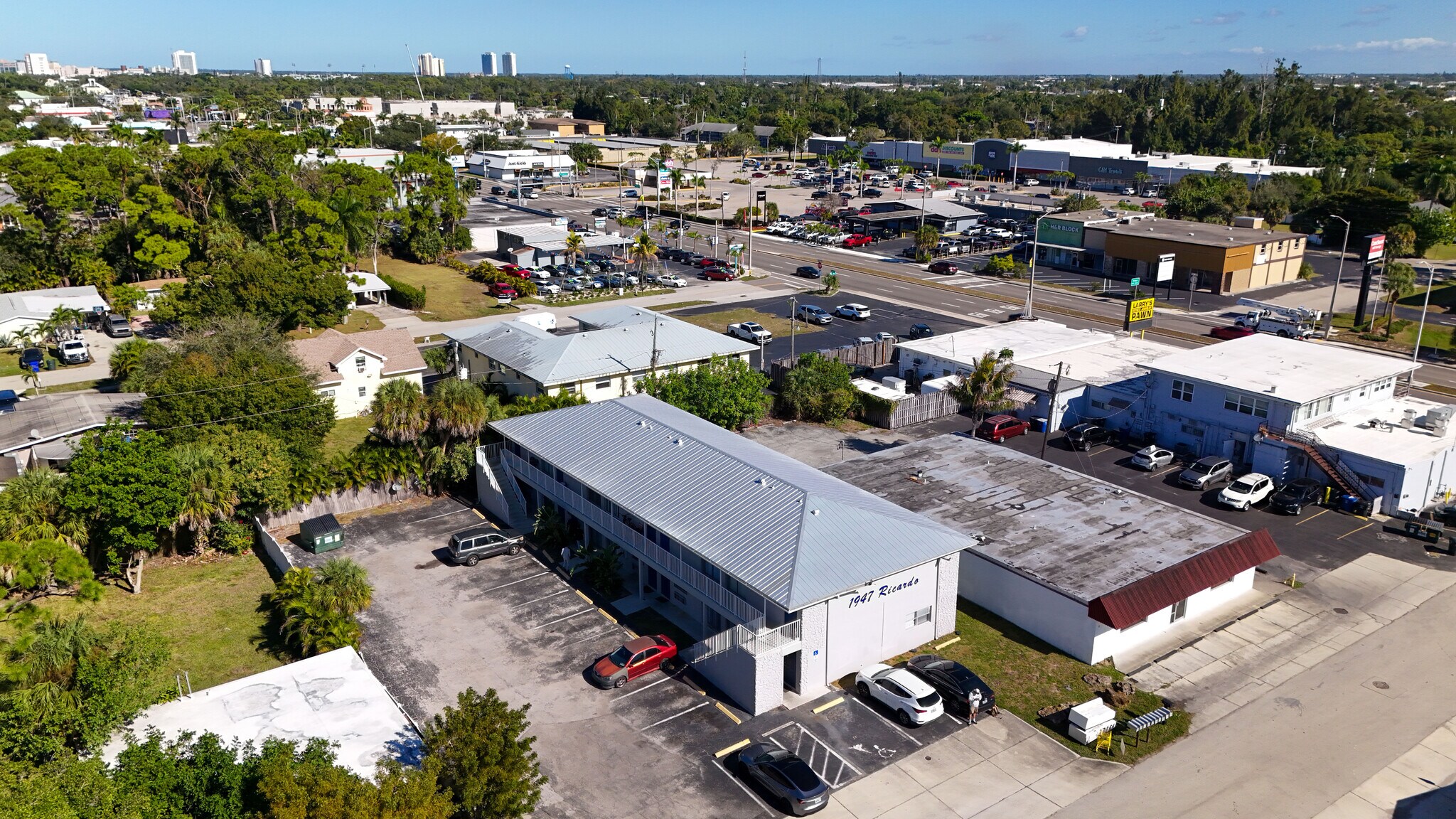 1947 Ricardo Ave, Fort Myers, FL à vendre Photo de l’immeuble– Image 1 sur 19