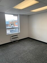 95 Hoffman Ln, Islandia, NY à louer Photo intérieure– Image 1 sur 3