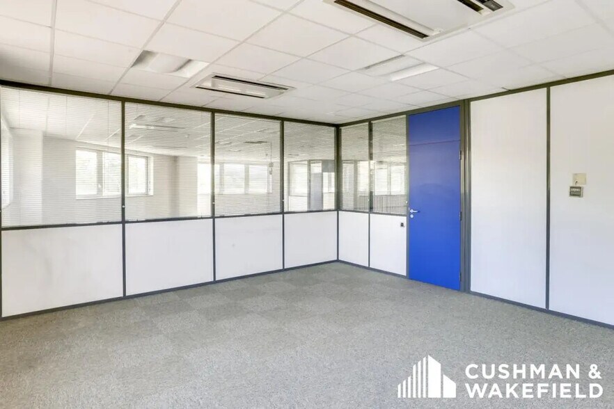 16 Boulevard Des Acieries, Marseille à louer - Photo de l’immeuble – Image 3 sur 14