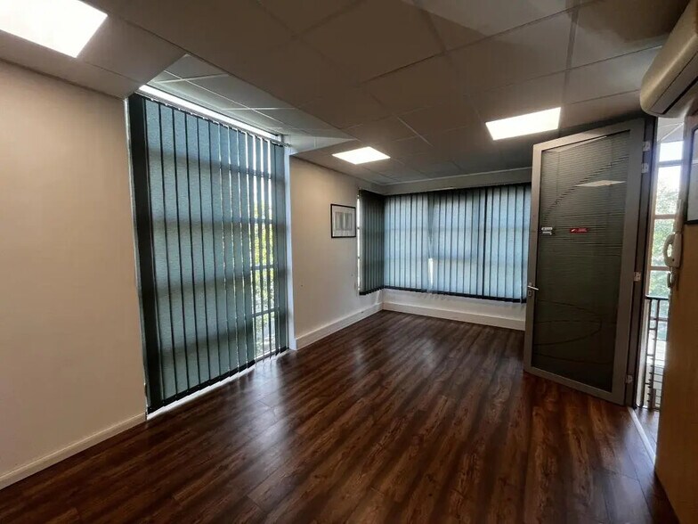 Bureau dans Champigny-sur-Marne à louer - Photo de l’immeuble – Image 3 sur 8