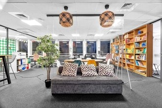 58 Avenue Charles De Gaulle, Neuilly-sur-Seine à louer Photo intérieure– Image 2 sur 6