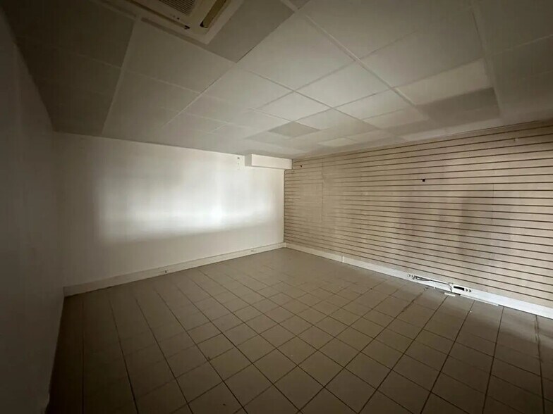 Local commercial dans Vernouillet à louer - Photo de l’immeuble – Image 3 sur 8