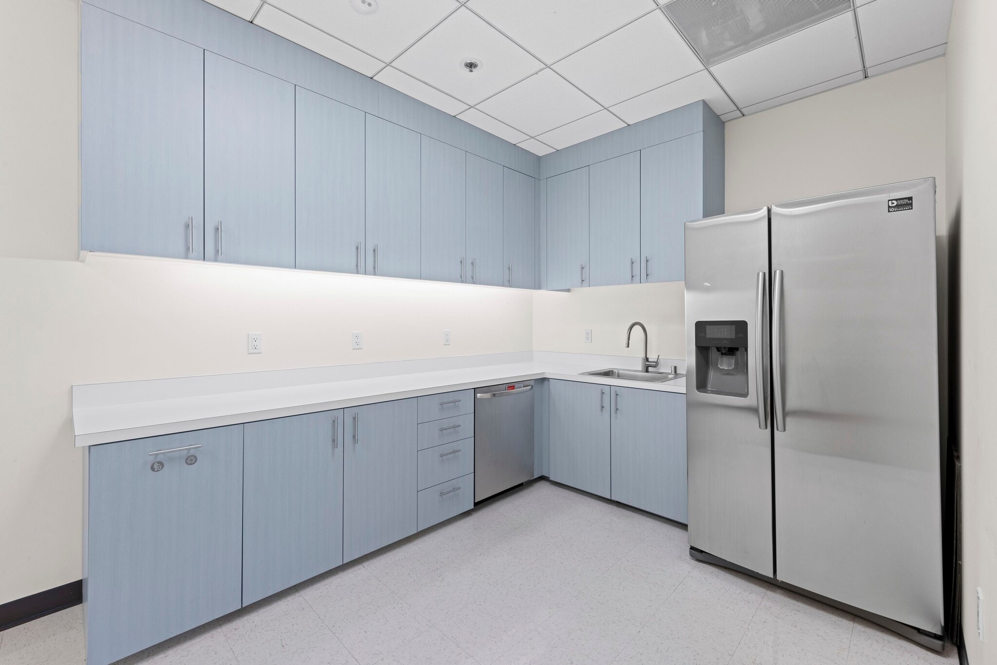 9255 Towne Centre Dr, San Diego, CA à louer Photo intérieure– Image 1 sur 9