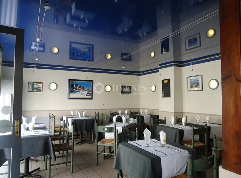 Local commercial dans Rochefort à vendre - Photo de l’immeuble – Image 2 sur 3