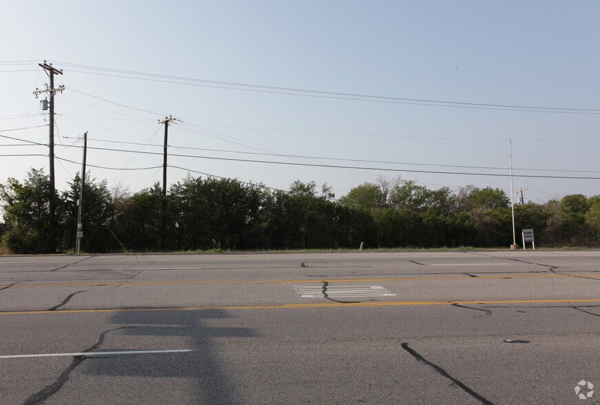 1805 W Ennis Ave, Ennis, TX à vendre - Photo de l’immeuble – Image 3 sur 3