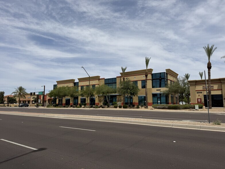 2333 N Pebble Creek Pky, Goodyear, AZ à vendre - Photo de l’immeuble – Image 2 sur 37