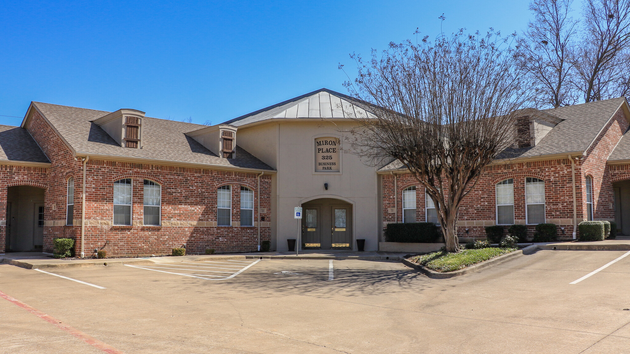 325 Miron Dr, Southlake, TX à louer Photo de l’immeuble– Image 1 sur 12