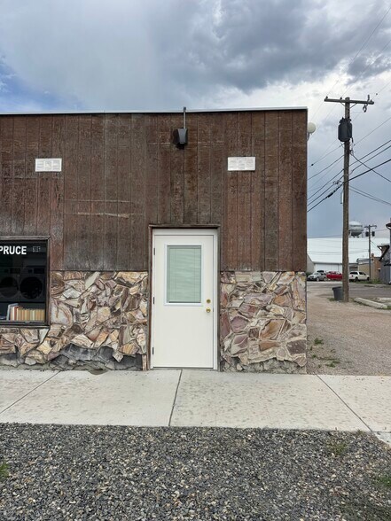 106 N Spruce St, Townsend, MT à louer - Photo de l’immeuble – Image 1 sur 10