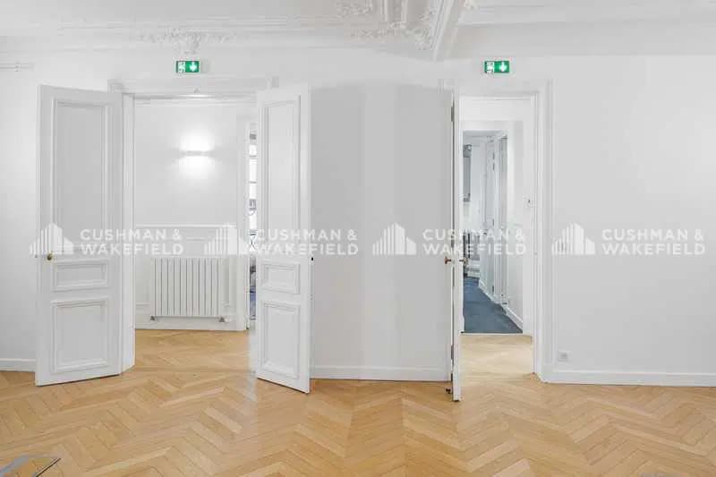 22 Rue De Maubeuge, Paris à louer - Photo de l’immeuble – Image 2 sur 9