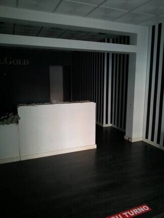 Plus de détails pour Local commercial à louer