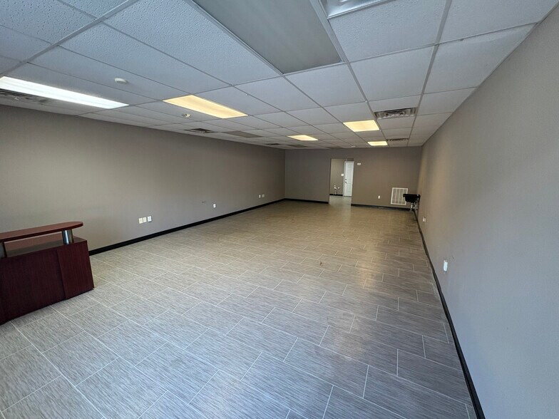 616 N Bickett Blvd, Louisburg, NC à louer - Photo intérieure – Image 3 sur 6