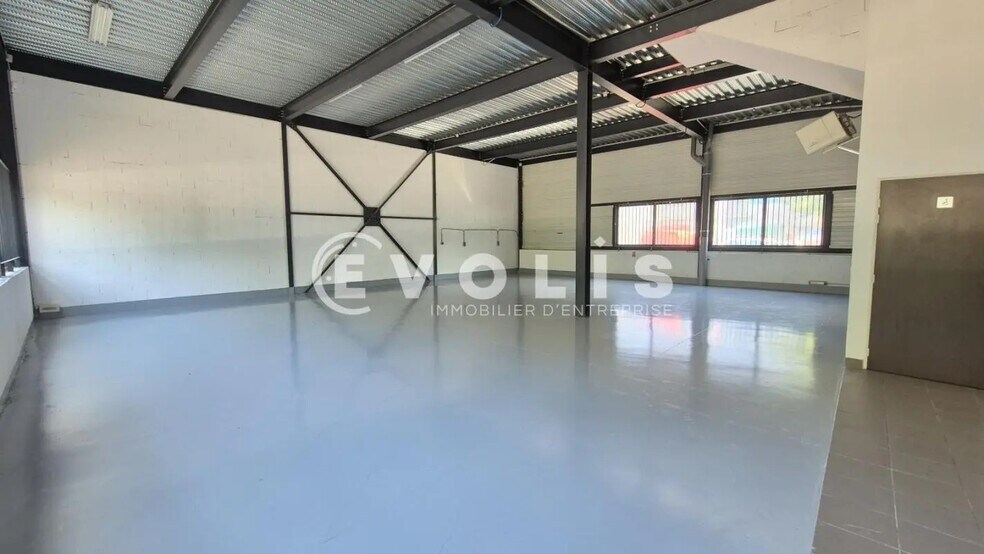 Local d’activités dans Montévrain à louer - Photo de l’immeuble – Image 2 sur 4