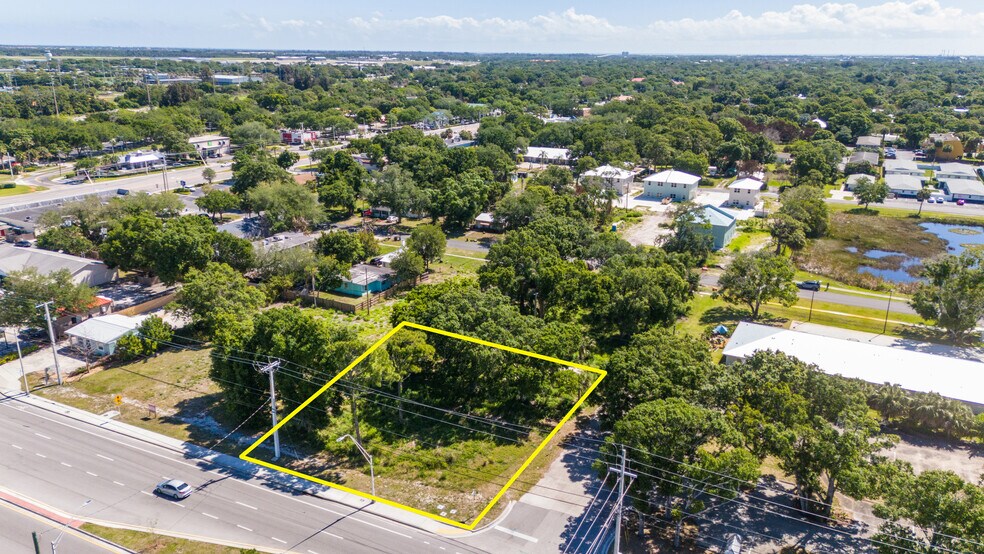 1906 43rd Ave, Vero Beach, FL à vendre - Photo de l’immeuble – Image 2 sur 8