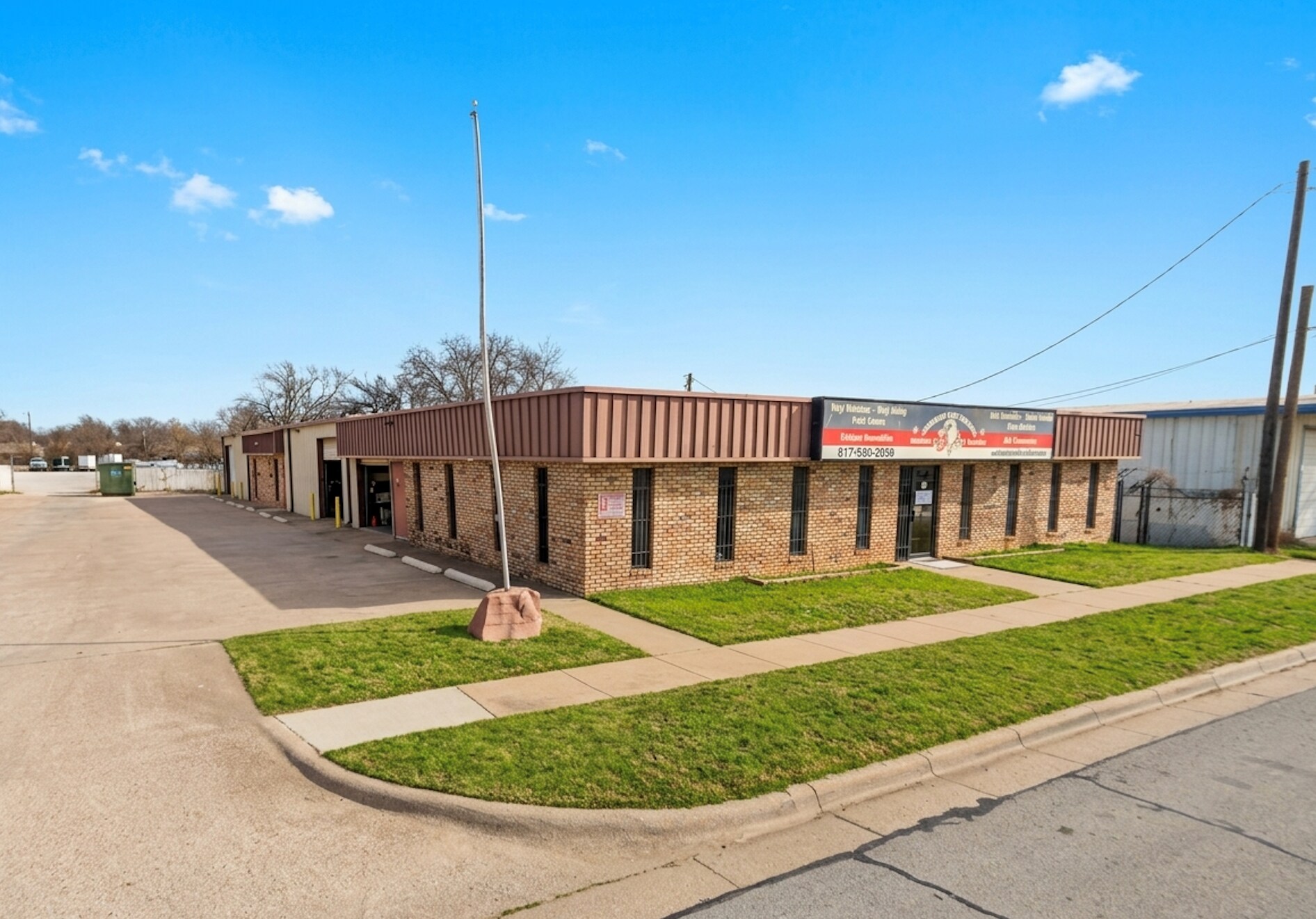 401 Crowley Rd, Arlington, TX à louer Photo principale– Image 1 sur 3