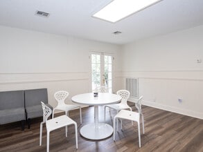 2889 S Lamar Blvd, Oxford, MS à louer Photo de l’immeuble– Image 1 sur 19
