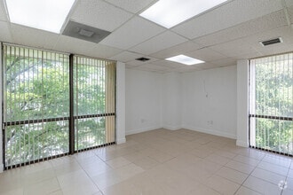 540 NW 165th St, Miami, FL à louer Photo intérieure– Image 2 sur 4