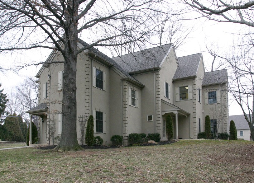 Hyde Park-Doylestown portefeuille de 5 biens à vendre sur LoopNet.fr - Photo principale – Image 3 sur 5